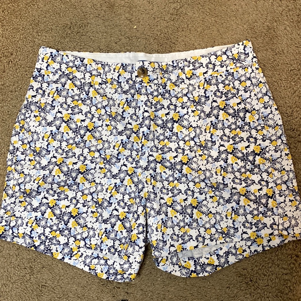 Old navy everyday floral shorts size 10